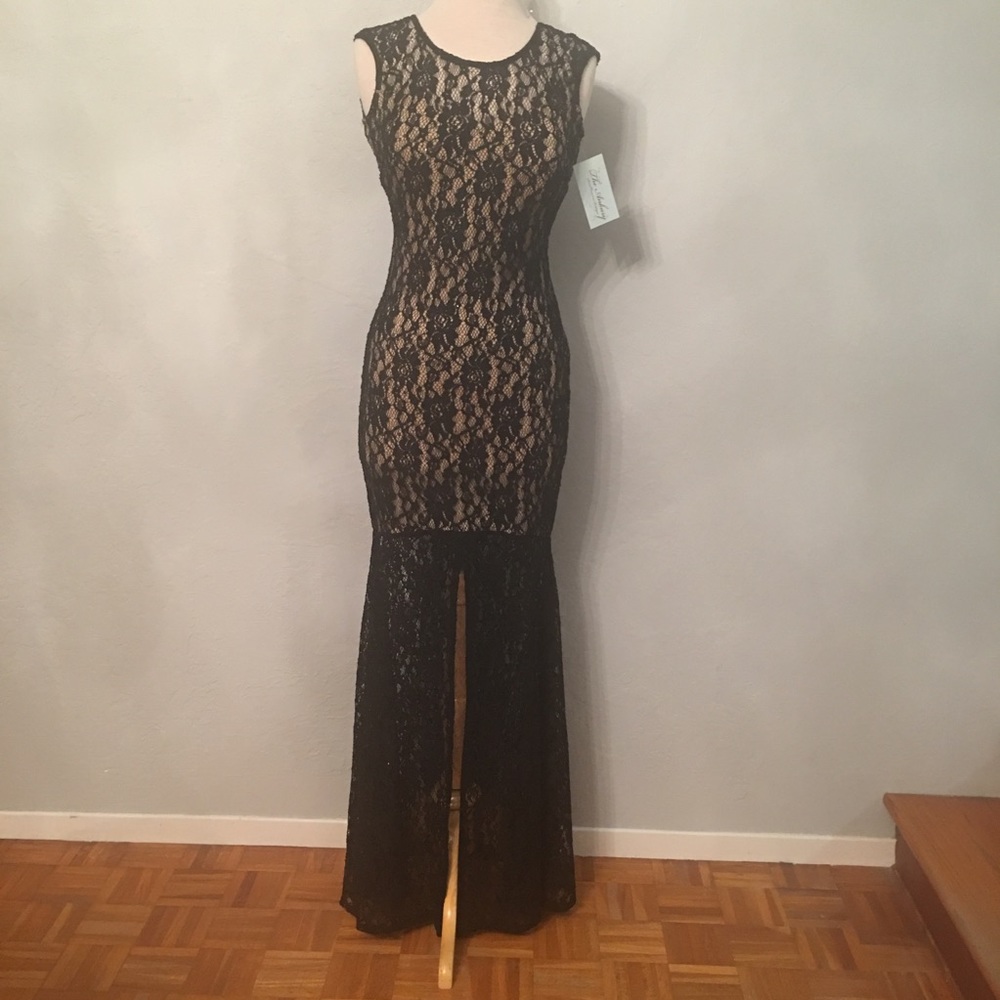 Simple and Elegant Lace Dress